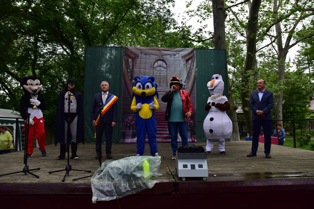 Orașul  Găești a îmbrăcat haine de sărbătoare cu ocazia Zilei  de 1 iunie , iar participarea copiilor și părinților  a fost în număr impresionant.
