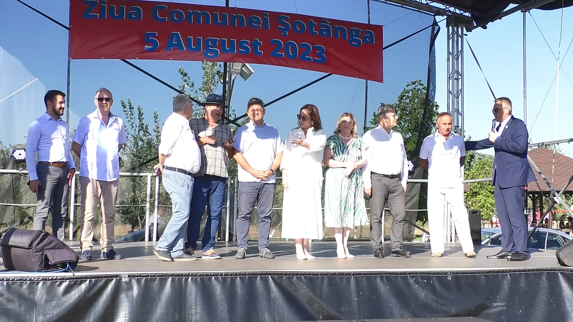 Comuna Șotânga a îmbrăcat straie de sărbătoare,locuitorii din comună au sărbătorit  sâmbătă 5 august 2023, Ziua Comunei. Primarul Constantin Stroe 