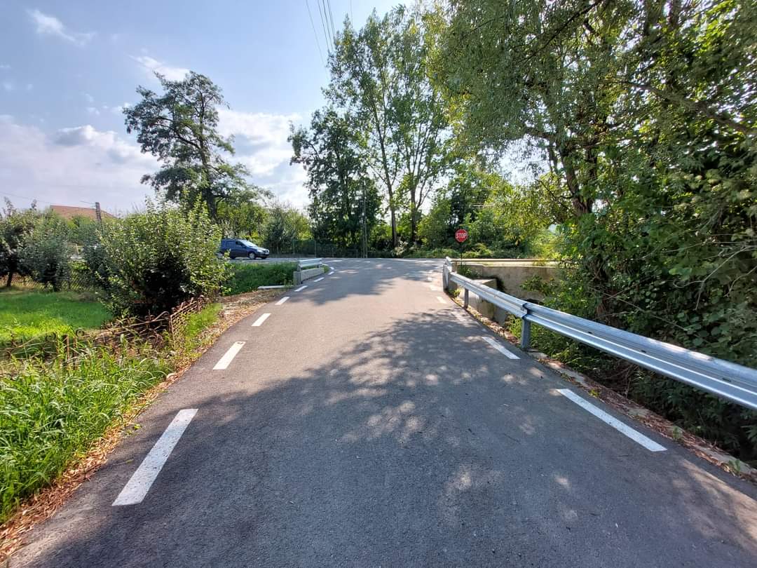 La Voinești, se lucrează în ritm susținut la asfaltarea străzilor în satul Suduleni iar în satul Gemenea-Brătulești s-a finalizat asfaltarea.