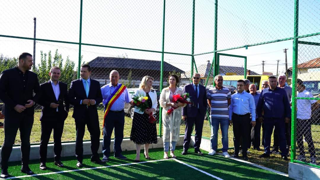 Administrația locală de la I.L.Caragiale a dat în folosință noul și modernul teren de sport multifuncțional care deservește