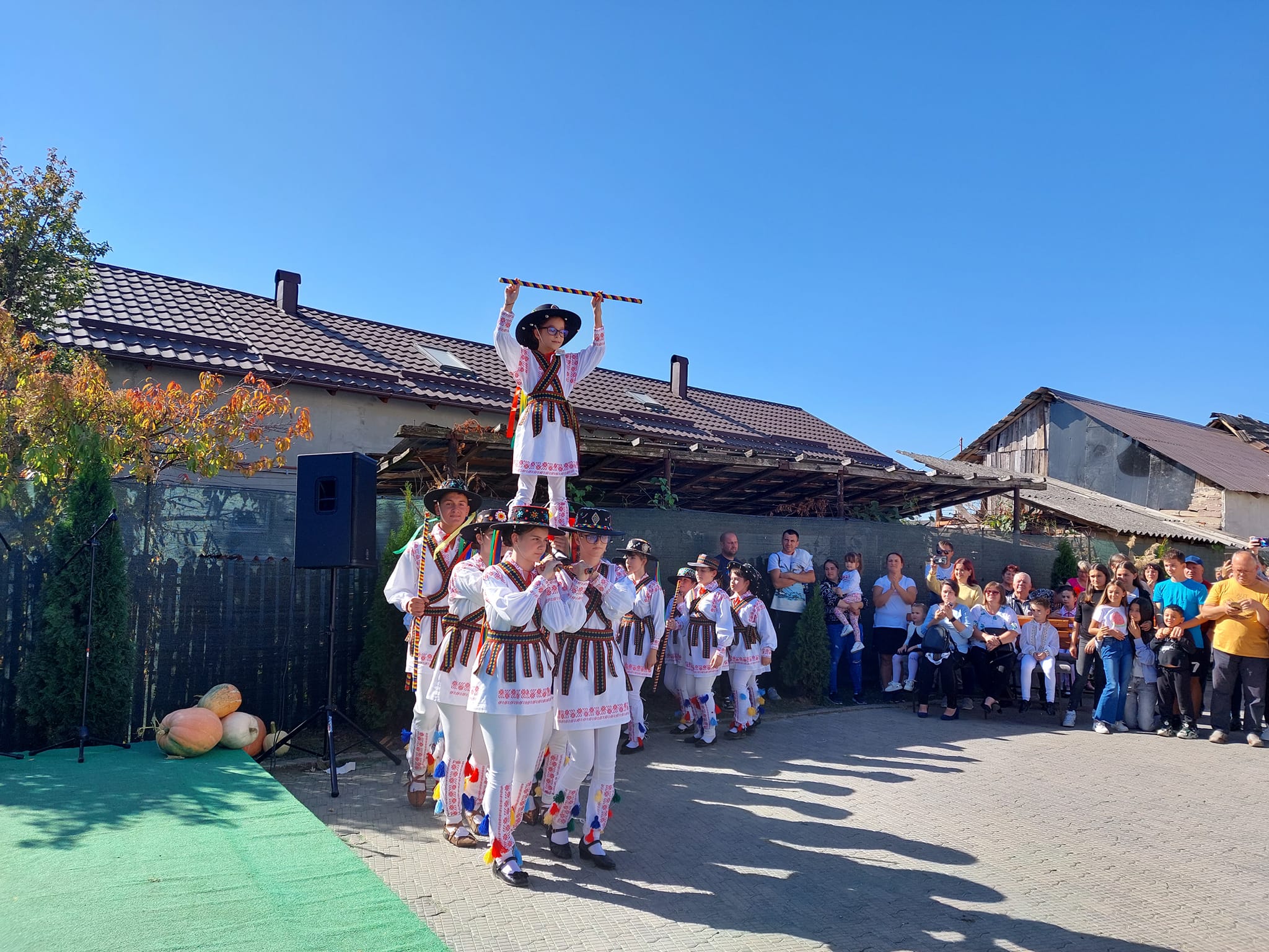 De 21 de ani,  Festivalul Dovleacului  la Vulcana Pandele, în  zi de mare sărbătoare creștină- Sfânta Cuvioasă Parascheva. VIDEO 