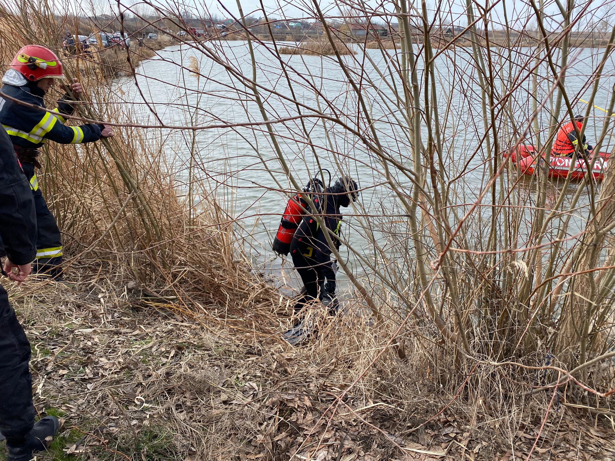 Pompierii dâmbovițeni au fost solicitați să intervină raza localității Visina, în cazul unei persoane înecate. 