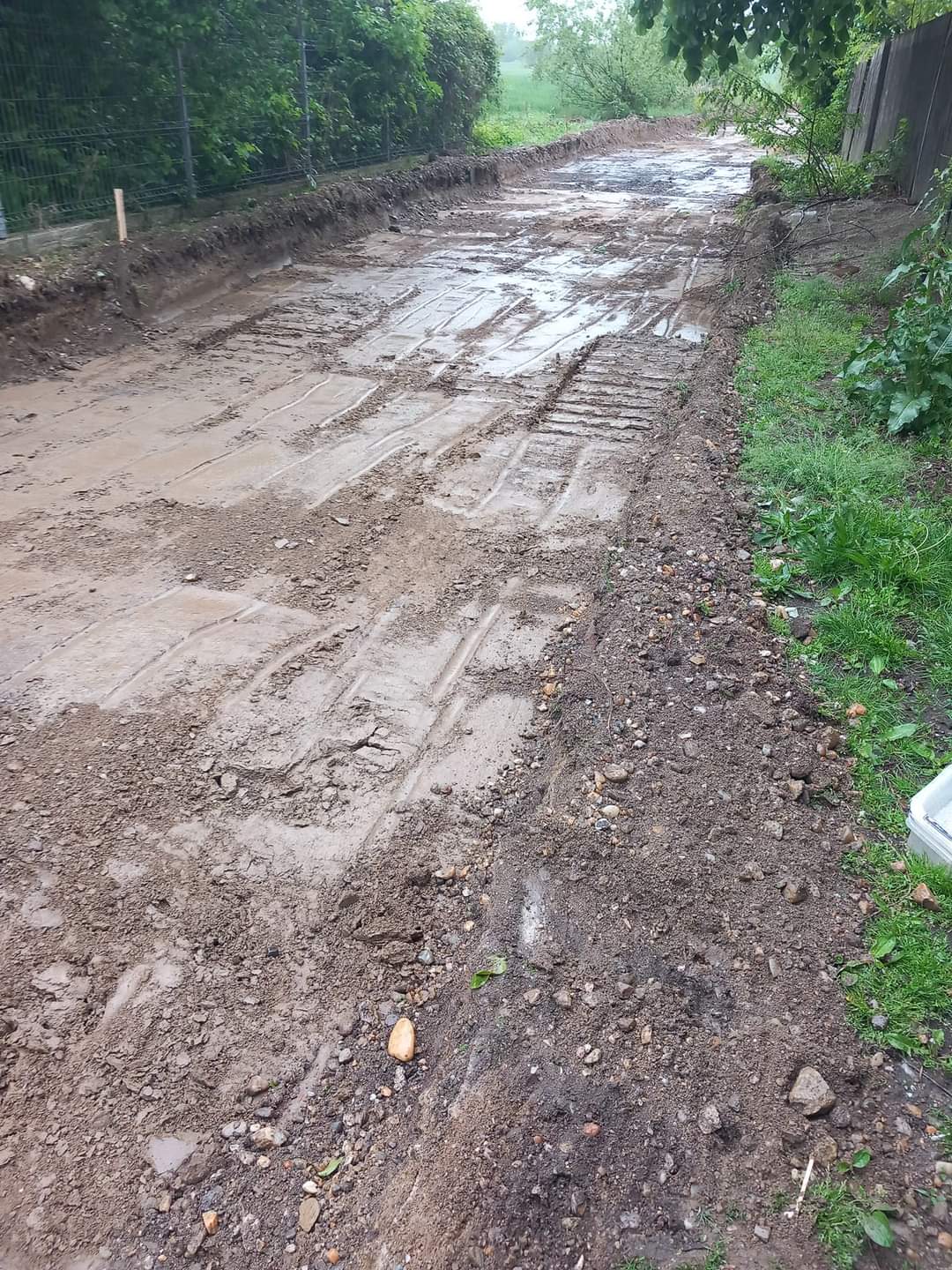 Progrese notabile în infrastructura satului Bumbuia și Gura Foii, comuna Gura Foii: Conducte de apă și canalizare introduse, drumuri pregătite pentru asfaltare