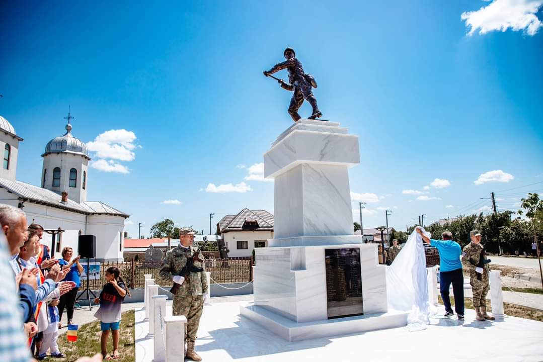  Dezvelirea unui monument în onoarea eroilor din comuna Poiana, gest de recunoaștere a sacrificiului suprem